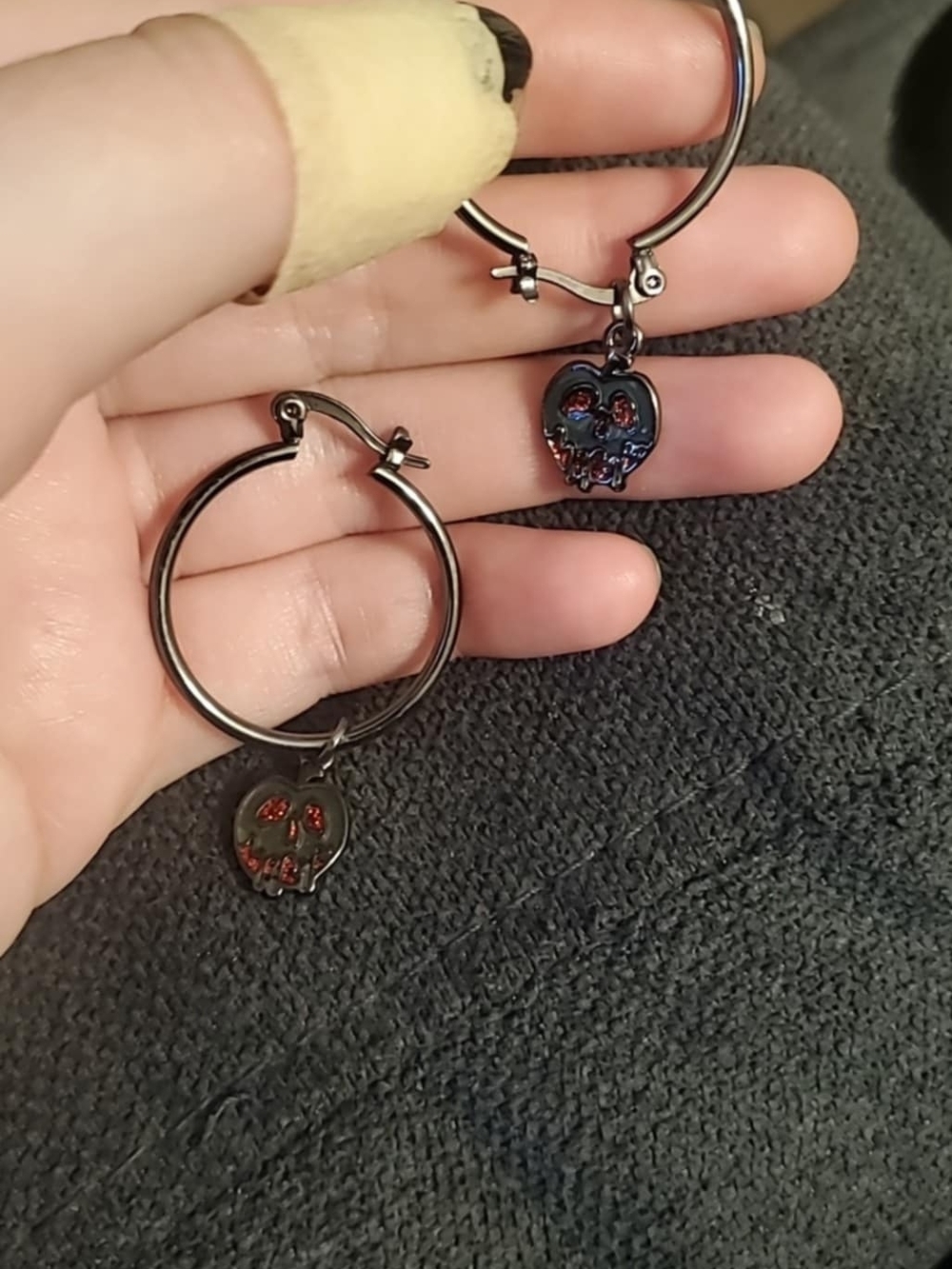 Hot Topic Snow White Evil Queen Poison Apple Earrings